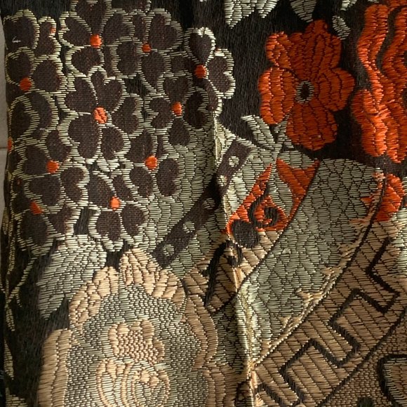 Lustrous Vintage Damask Tablecloth/Accent Fabric - Picture 12 of 16